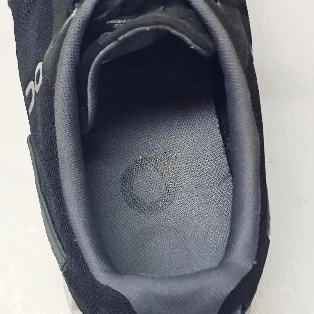 On Cloud Cloud Women's Black White Running Shoes US Size 8.5
